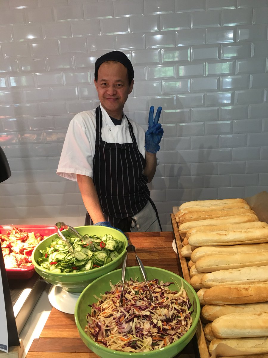 aviator_cafe's tweet photo. Come see Andy he is ready to serve your pulled pork and tempura veg bahn :) @fbpfarnborough https://t.co/XDLJINuiNP