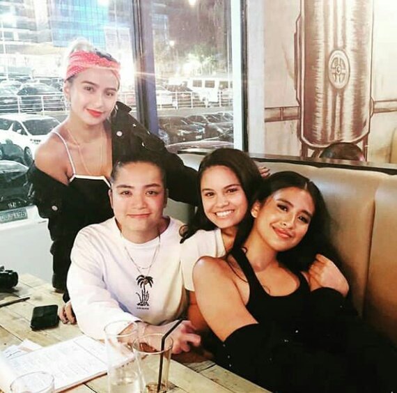 _GabbIssa's tweet photo. group of friends! Miss you GabbIssa @_gabbigarcia @issapressman mahal namin kayo! ❤

#GabbIssa #GabbiXIssa https://t.co/In4pqt0r4M