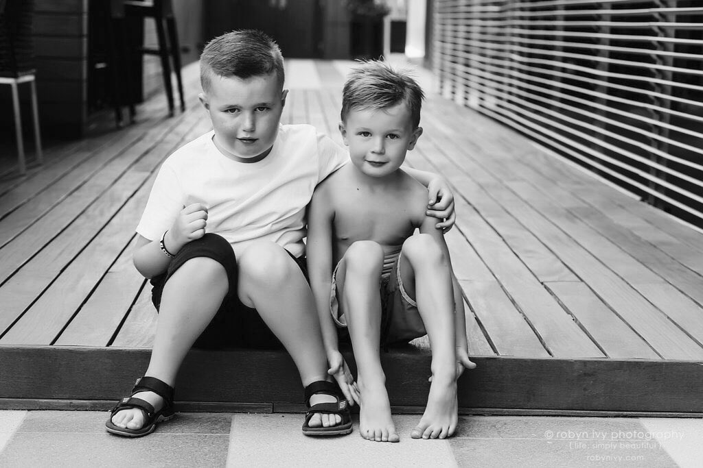 HelpLukeStewart's tweet photo. Continuing our look back at the year since Luke went to Mexico with one of the fabulous photos taken by #robynivyphotography #gogreyinmay #brotherlylove #monterrey #mexico #oneyearon #helpluke #makehistory #defeatdipg 💚💚💚 https://t.co/3aHIywHZ5v
