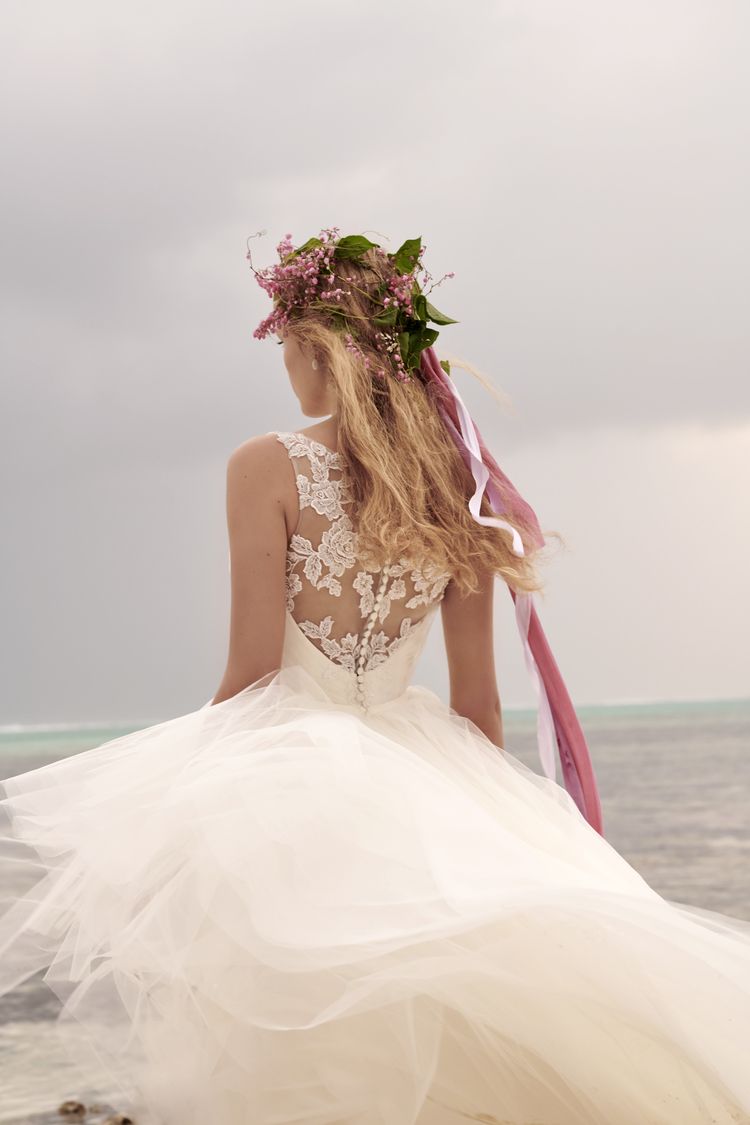 DestWedDetails's tweet photo. The #newcollection from BHLDN #Wedding Gowns is here, and we're so excited to share it with you! Take a peek - we have photos up on the blog today! https://t.co/h3OS632pkU https://t.co/loi90yVGV5