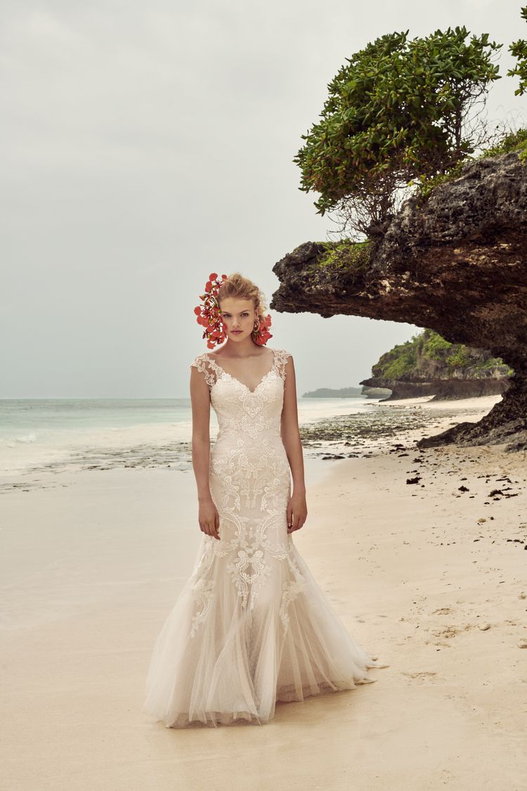 DestWedDetails's tweet photo. The #newcollection from BHLDN #Wedding Gowns is here, and we're so excited to share it with you! Take a peek - we have photos up on the blog today! https://t.co/h3OS632pkU https://t.co/loi90yVGV5