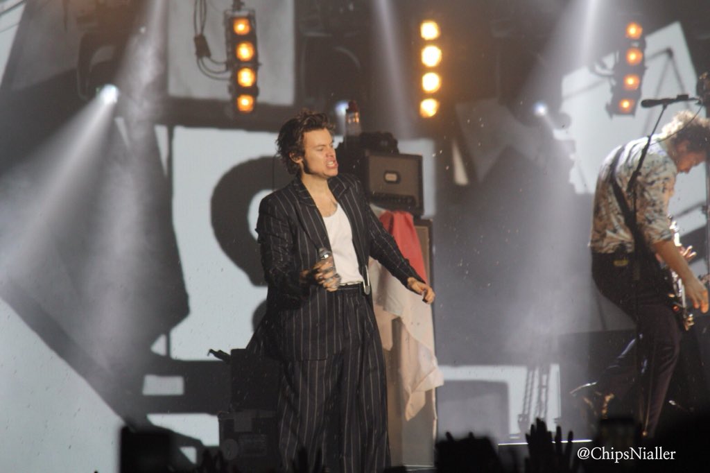 ChipsNialler's tweet photo. ベストショットのハリ君

#HarryStylesLiveOnTour 
#HarryStyles https://t.co/hUuU7NyAlk