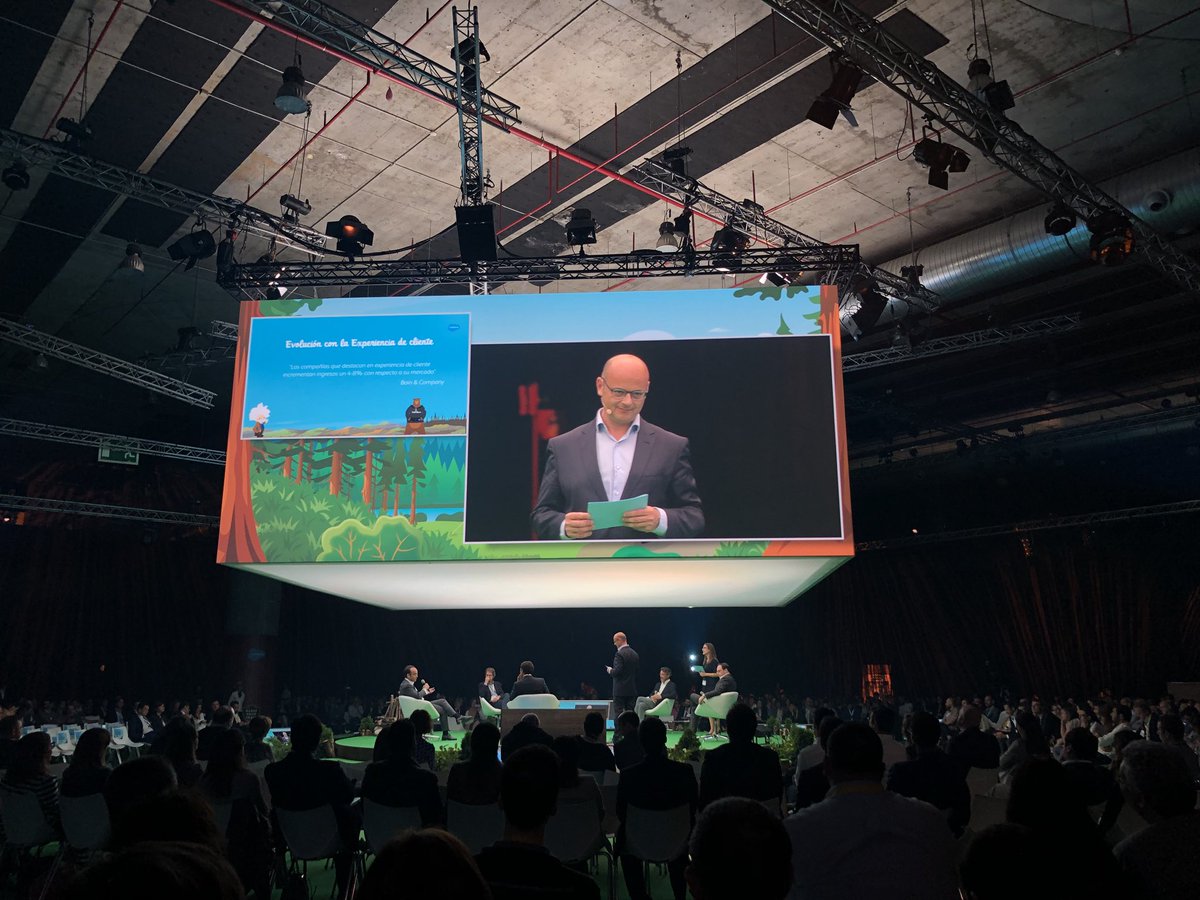 Paco_Reverte's tweet image. En #SalesforceMAD Las grandes compañías hablando de la experiencia cliente y cómo mejorarla (Corte Inglés, Seur, Barceló Hoteles, Evobanco, Viesgo)