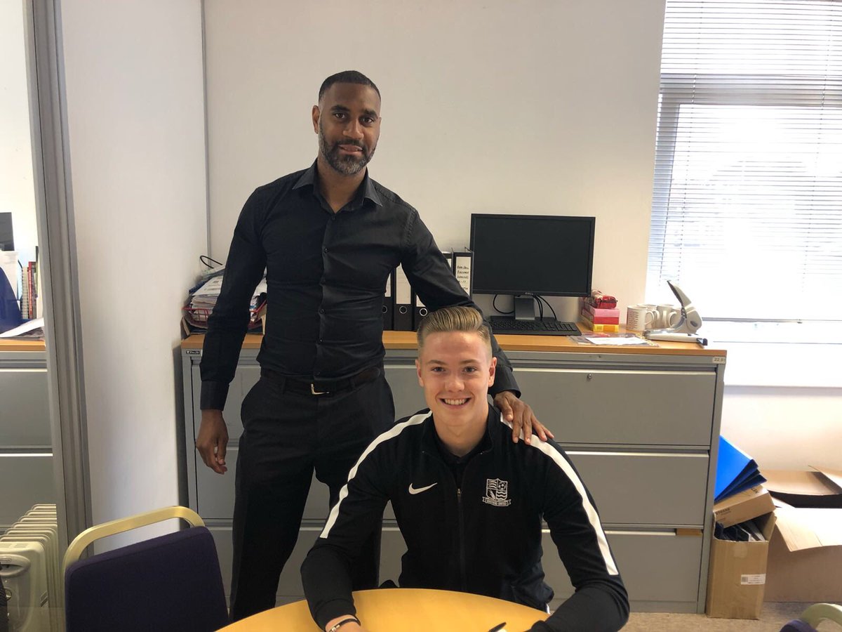 SMi_World's tweet photo. Congratulations to @natthh99 who has signed his first Professional contract with @SUFCRootsHall ๐๐ผ great achievement Nath well done from everyone at @SMi_World #smi #LeonConstantine @l24constantine @SkyBetLeagueOne https://t.co/Wyhv5wZR9J