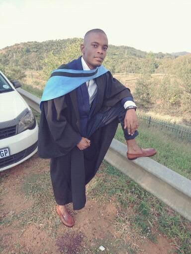 Jay_dazzled's tweet photo. My brother stabbed to death by his girlfriend. Our hearts are heavy, he was the breadwinner of the family... #RIPsefako Robala ka kgotso Tholo😭😭😭😭😩😩😩 https://t.co/zYd7gY3ANm