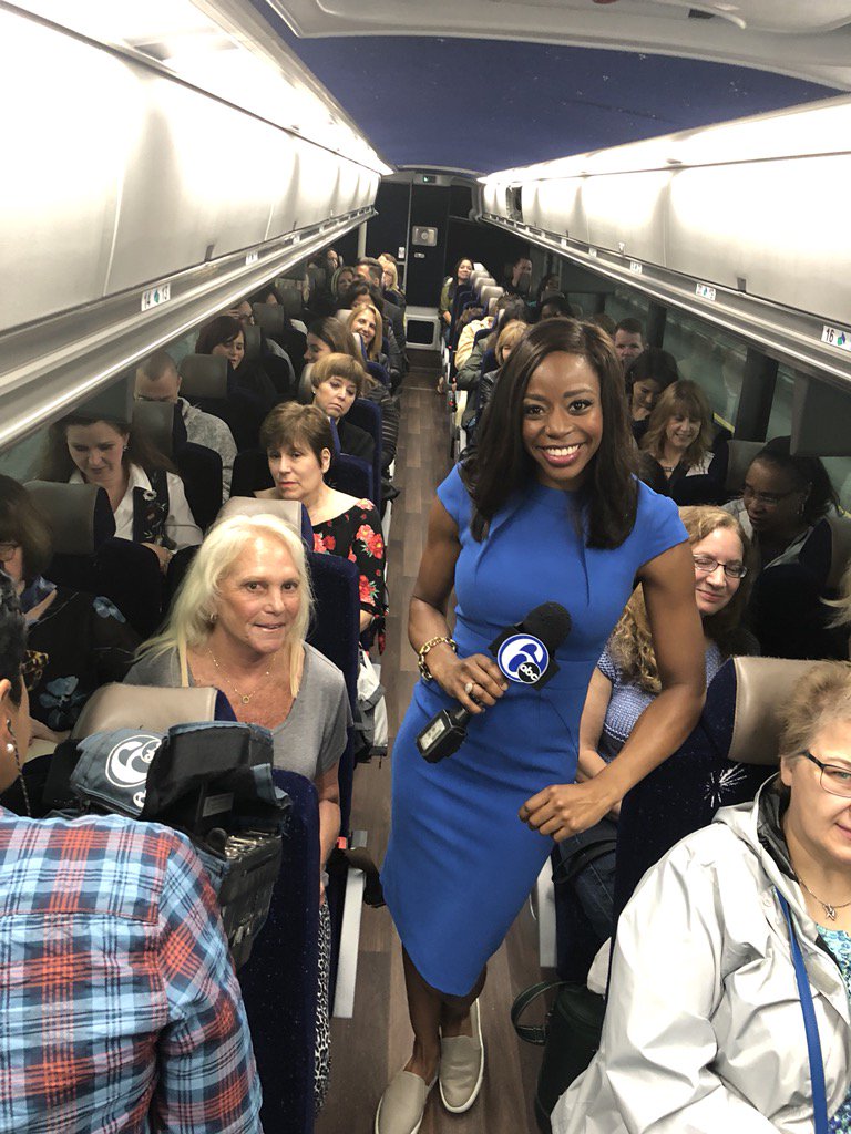 Melissa_Magee's tweet photo. Up early on the #6abcFunBus with our Sweepstakes winners...heading up to NYC to see @LiveKellyRyan! #6abc https://t.co/yUOs92Th1H