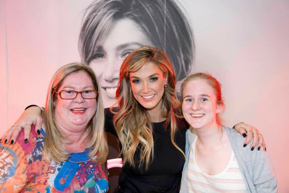 Eilish_Farnham's tweet photo. @DeltaGoodrem sings #physical 20 times and I would take my mum to #ihonestlyloveyoulive because she has supported me through everything even my love of Delta. https://t.co/0KEim8EuXp