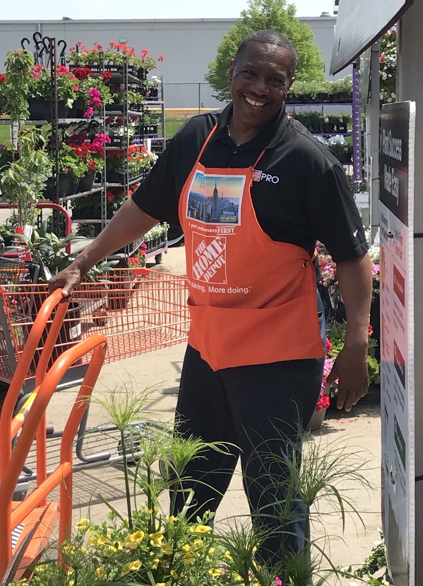 JuanitaQ1's tweet photo. Thank You L.B @lb_willis1 for providing great customer service in outside garden during your visit at @hd_2727 .  Much appreciated @HouleHeather @XKerrigan @WinsorKathryn https://t.co/DqiY0uh4hU