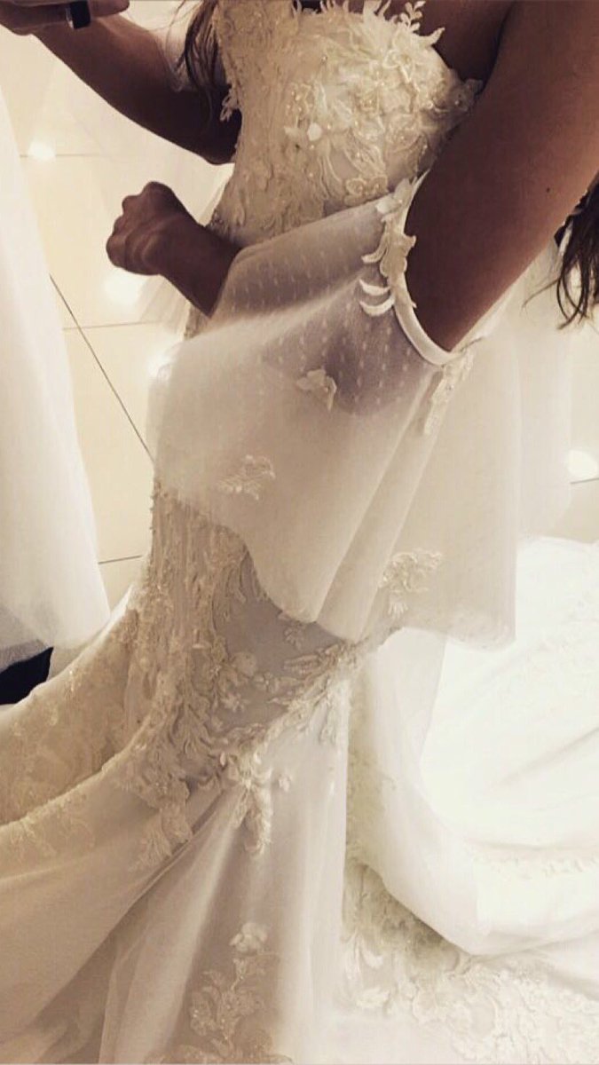 Romantik detaylara sahip bu gelinlik sizce nasıl görünüyor? Yorumlarınızı bekliyoruz.
#iğneiplikmoda #gelinlik #gelinler #gelin #weddingdress #bride #bridal