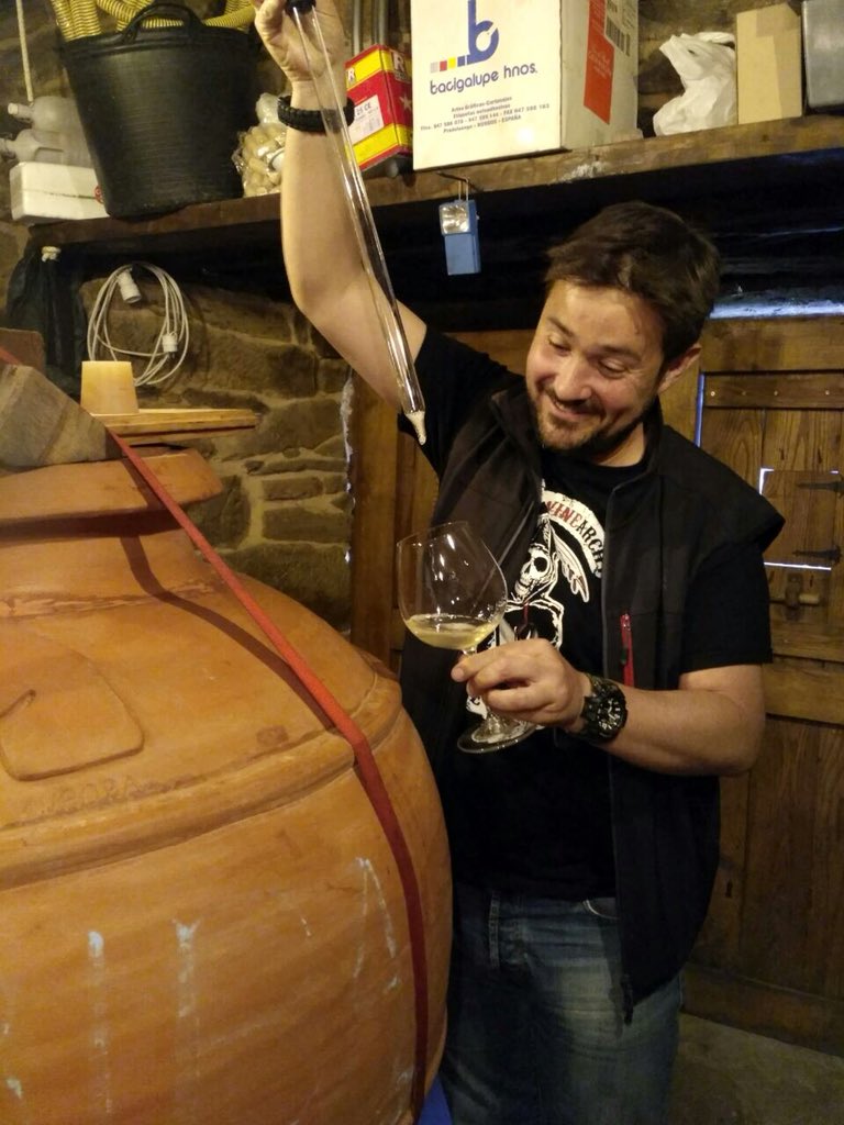 grblanco's tweet photo. Pues juntar a todo el equipo técnico de mi empresa no suele ser fácil y menos un par de días...¡Menos mal que somos solo 2! 🤦♂️ #GermanRBlanco #JavierColio #LivelyWines #CasaAurora #SanEsteban #LaBicicletaVoladora #QuintaMilú https://t.co/3ebCIRoomz