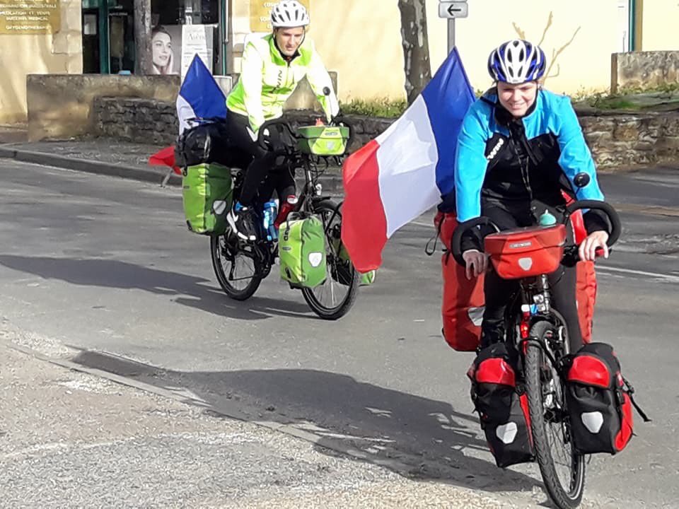 ViA2roues's tweet photo. En partance de France jusqu’en Russie en vélo pour voir la Coupe du Monde et supporter la France! On espère que Didier Deschamps fera les bons choix pour sa liste ! @equipedefrance @FFF @AntoGriezmann @paulpogba @dimpayet17 Allez les bleus #CoupeDuMonde #ListeDes23 #Mondial2018 https://t.co/z1T5NEQ6FG