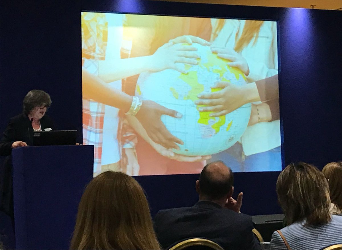 Books4English's tweet photo. Good to hear lots of positives coming from @englishuk about #studentnumbers at their 2018 Annual Conference & AGM #eukconference #UKELT https://t.co/9hinCLge6Z