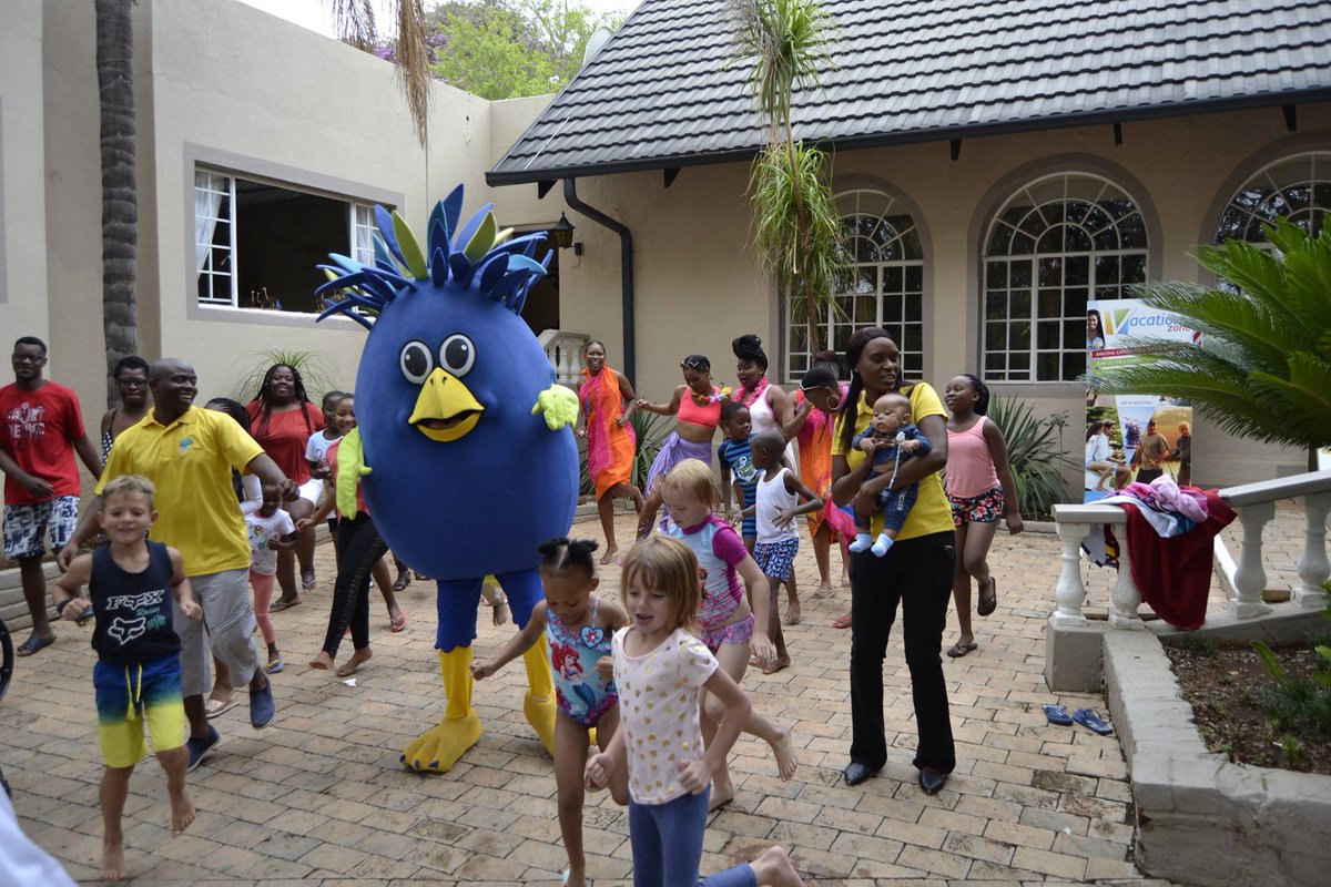 First_Group_ZA's tweet image. Get your dance on with Fred First when staying at Gethlane Game Lodge - bit.ly/1SemiHY

#fred #fredfirst #firstgroup #gethlanelodge #mpumalanga #burgersfort #southafrica #africa #travel #photography