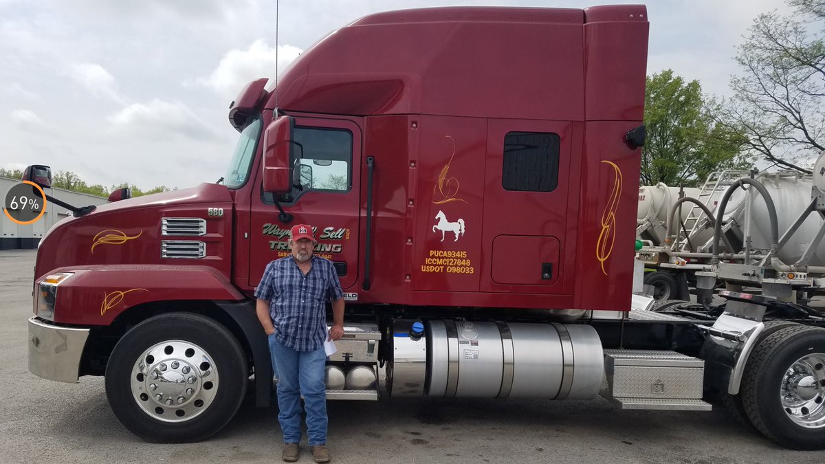 wwsellcorp's tweet photo. Lonnie Rodgers got a great gift today.  Enjoy the ride and be safe on your way to Texas
@MackTrucks @hellbenthagen https://t.co/skyE7MTyaI