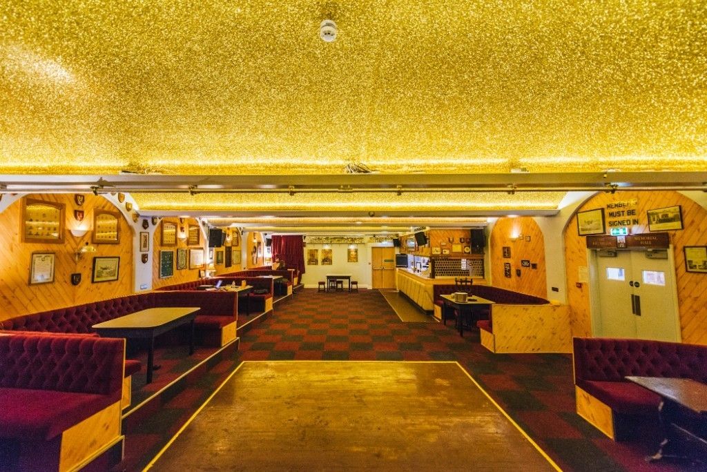 Venueseeker's tweet photo. A former trade hall that houses a military veterans’ club alongside its hipper clientele. Find out more with Venueseeker Black #venueseekerblack #eventprofsuk #londonvenues https://t.co/XOvInOvoRW https://t.co/UkFAQej2Xa