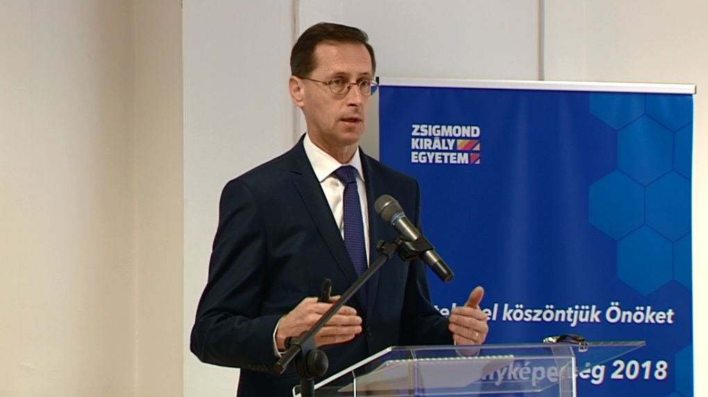 hirtv's tweet photo. Varga Mihály: Vége az olcsó munkaerő korszakának. #HírTV #VargaMihály #kkvszektor #gazdaságpolitika https://t.co/XW4OvUzFj1 https://t.co/yjY0hgnsJB