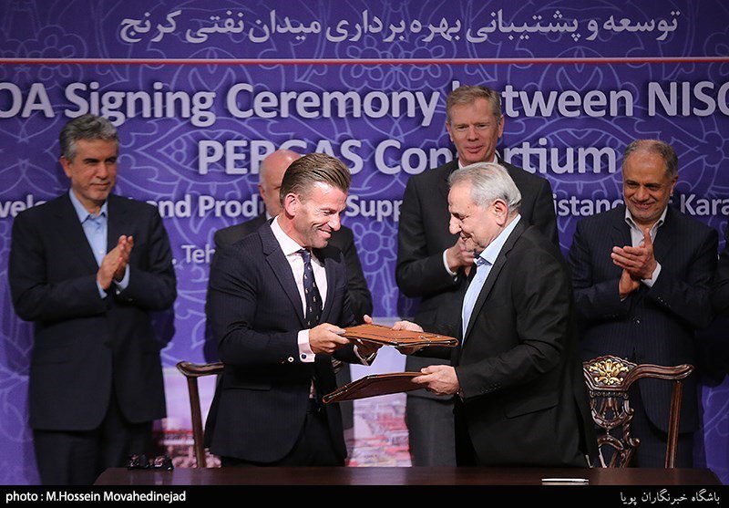 Iran's tweet photo. #Photos: NISOC, Pergas sign HOA for developing Iran oilfield
#Iran #IranDeal #Pergas @VezaratNaft @HMATehran
https://t.co/ntZ3todeyD https://t.co/cMOIUI8n2E