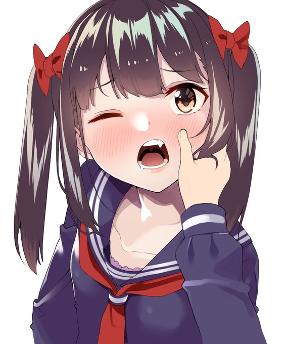 大人しい子に大きい八重歯       すき 