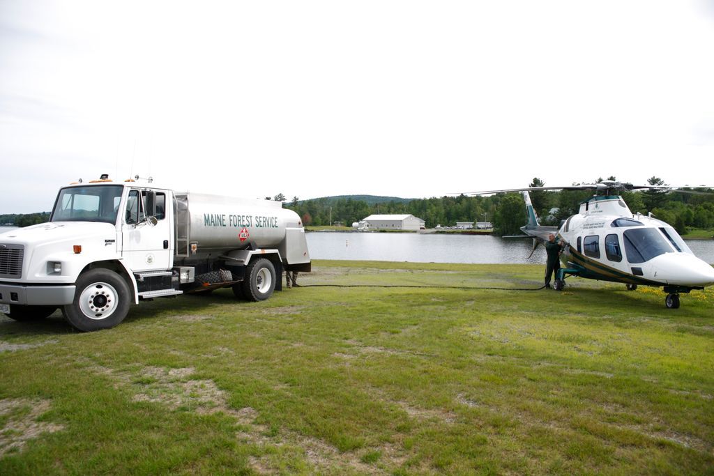 LifeFlightMaine's tweet photo. Throw back to 2011 with Pilot Dave Beaulieu refueling #N901EM with assistance from the Maine Forest Service #lifeflight #maine #therewhenyouneedus #mainesflyinghospital
#LF #mainelife #criticalcare #hems #medicaltransport #savinglives #agustawestland #A109 #maineforestservice https://t.co/b3CrcnrgVd