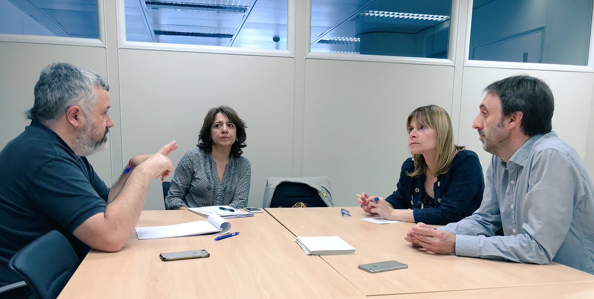 educadiba's tweet photo. Avui el diputat d’Educació @diba @rafahomet i el gerent d’Educació @planajordi s’han trobat amb les alcaldesses de @aj_vic @Anna_Erra i de @AjSantBoi Lluïssa Moret representant a @ACM948 i @FMCmunicipis per parlar sobre la creació demà de la #XarxaEscolesBressolMunicipals https://t.co/OUNLu8IcJg