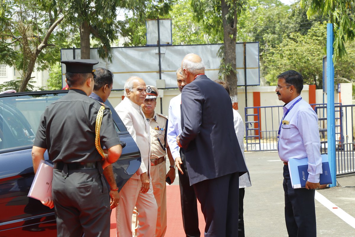 CIIRailwayExhb's tweet photo. Mr. R. Dinesh, Chairman of CII Southern Region and JMD of TV Sundram Iyengar &amp; Sons welcomes Hon'ble Governor of Tamil Nadu, Mr. Banwarilal Purohit to #IRCE2018
#RailwayExhibition #ConfedrationofIndianIndustry #FollowCII
#Inauguration https://t.co/CReUYjekIg