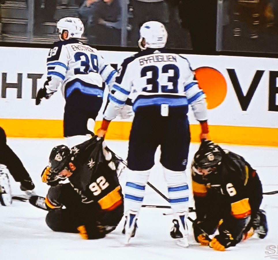 perreaux's tweet photo. Dustin Obélix. (ht @Richardlabbe) https://t.co/SIraxjcbuV