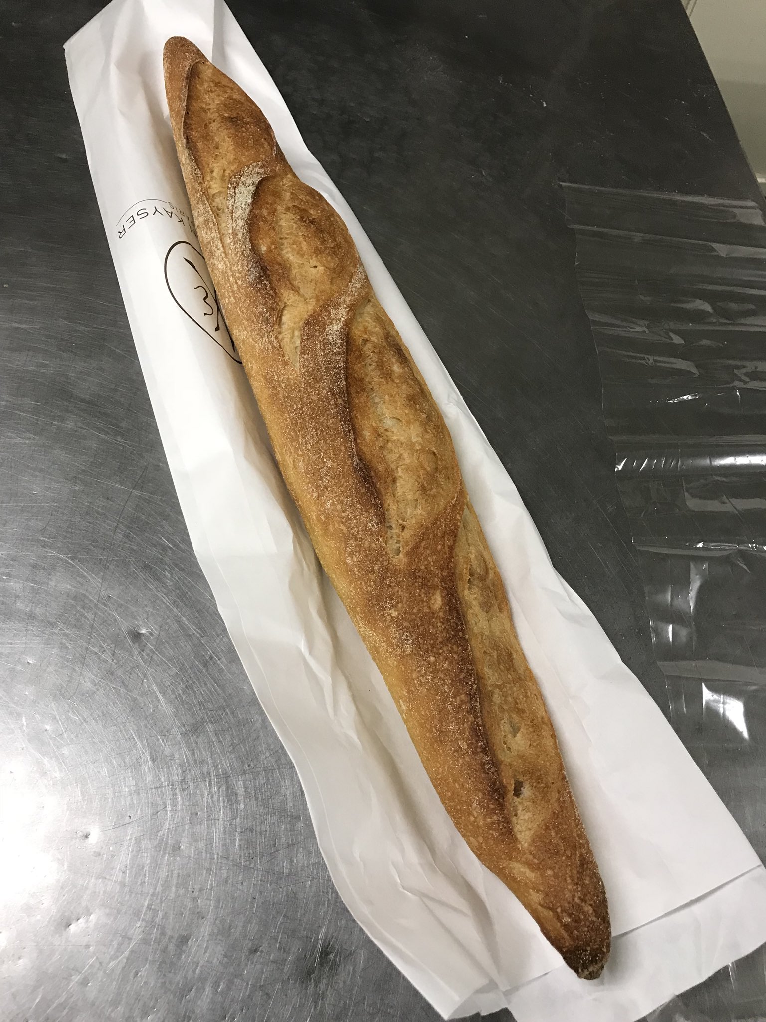 みき 誕プレもろた O メゾンカイザーのバゲットモンジュと クロワッサンを もりもりもろた O バゲットは半分そのまま食べて 残り半分はフレンチトーストにしよう T Co 5slei85yim Twitter