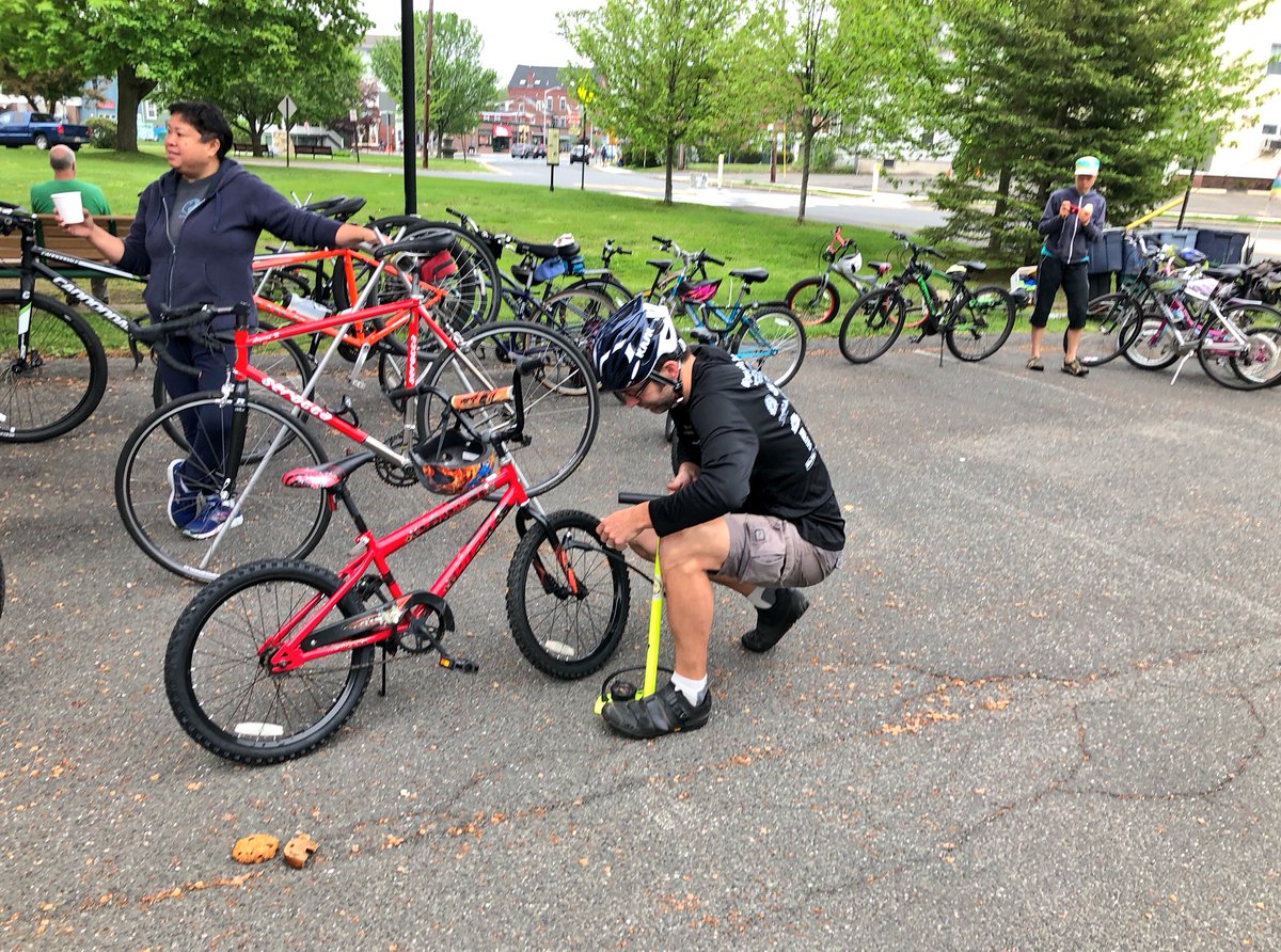 DavidNarkewicz's tweet photo. this morning I’m at our Florence bike breakfast hosted by @LillyLibrary and fueling up with city schoolchildren before joining them on their ride to Leeds Elementary School. #NorthamptonMA #BayStateBikeWeek https://t.co/R1aKWYt6TT