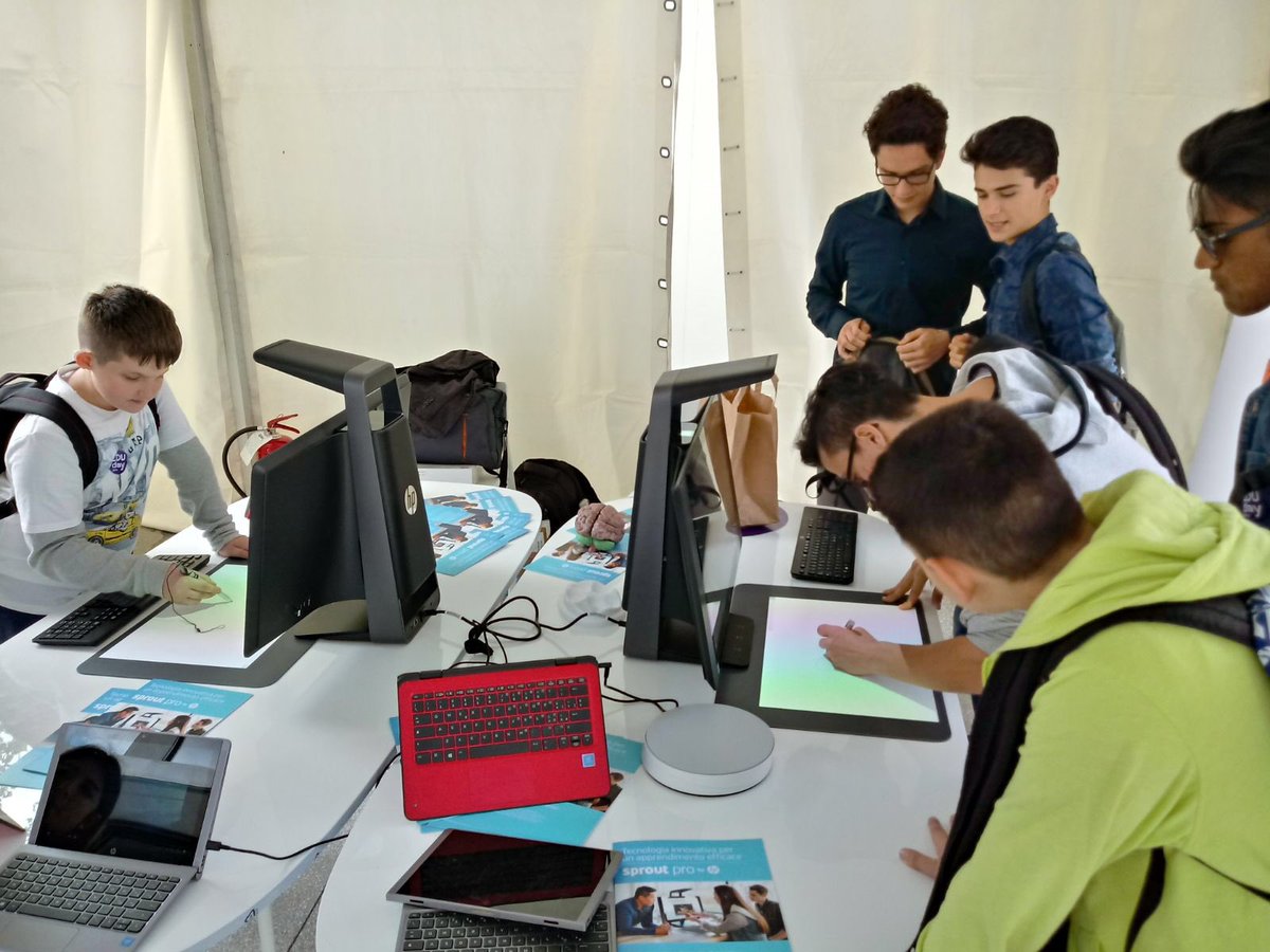 Ale_Calvino's tweet photo. #EduDay: Oggi alla Microsoft House raccontiamo alle future generazioni cosa #HP sta facendo per il mondo #Educational #HPSprout https://t.co/0cjoZw7Hgj