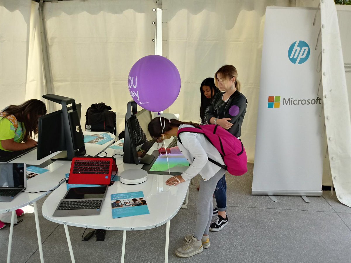 Ale_Calvino's tweet photo. #EduDay: Oggi alla Microsoft House raccontiamo alle future generazioni cosa #HP sta facendo per il mondo #Educational #HPSprout https://t.co/0cjoZw7Hgj