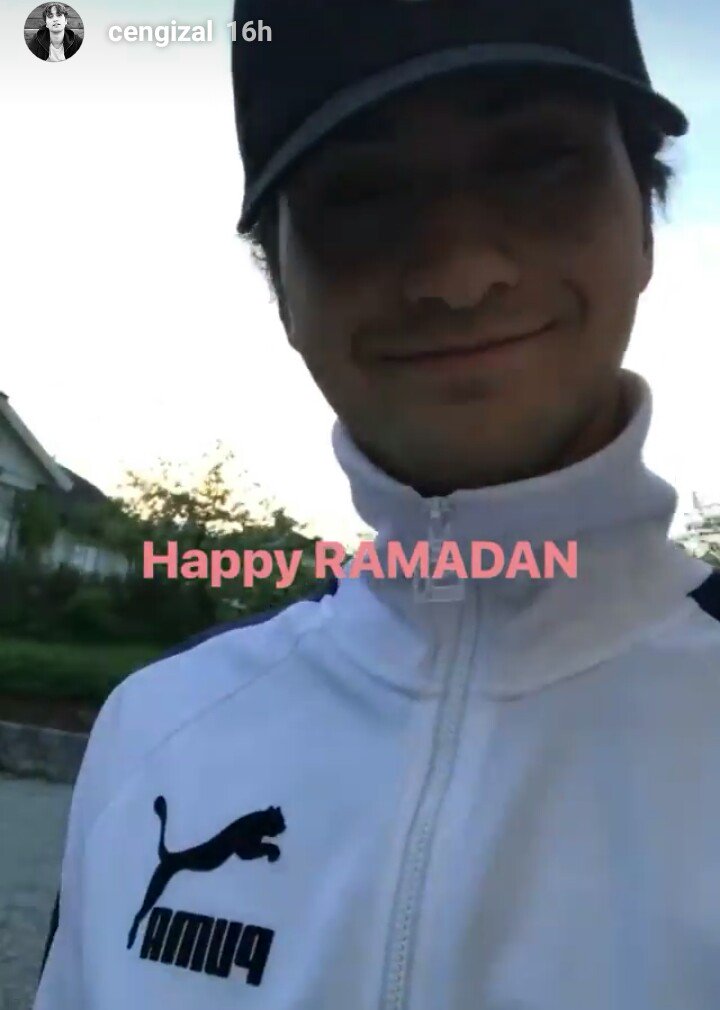 cengizalsource's tweet photo. HAPPY RAMADAN 😊

@cengiz_al #cengizal #skam #skamseason4 #weare1 #Instagram #Instagramstories https://t.co/x2ZwF0AkTZ