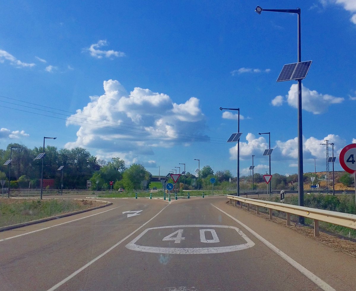 LightBlue_Solar's tweet photo. ¡Qué mejor manera de celebrar el 
#DíaMundialDelReciclaje... que utilizando #EnergíasRenovables!
Nuestras #FarolasSolares 💡🌞 contribuyen para crear un futuro #sostenible. #AlumbradoPúblico #Iluminación #reciclaje https://t.co/jihnAAjnY0