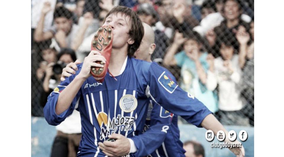 ClubGodoyCruz's tweet photo. #BuenJueves😎
Hoy se cumplen 10 años de un triunfo clave para volver a Primera en 2008.
#Botinesrojos🎂 https://t.co/SbkIgb1k63