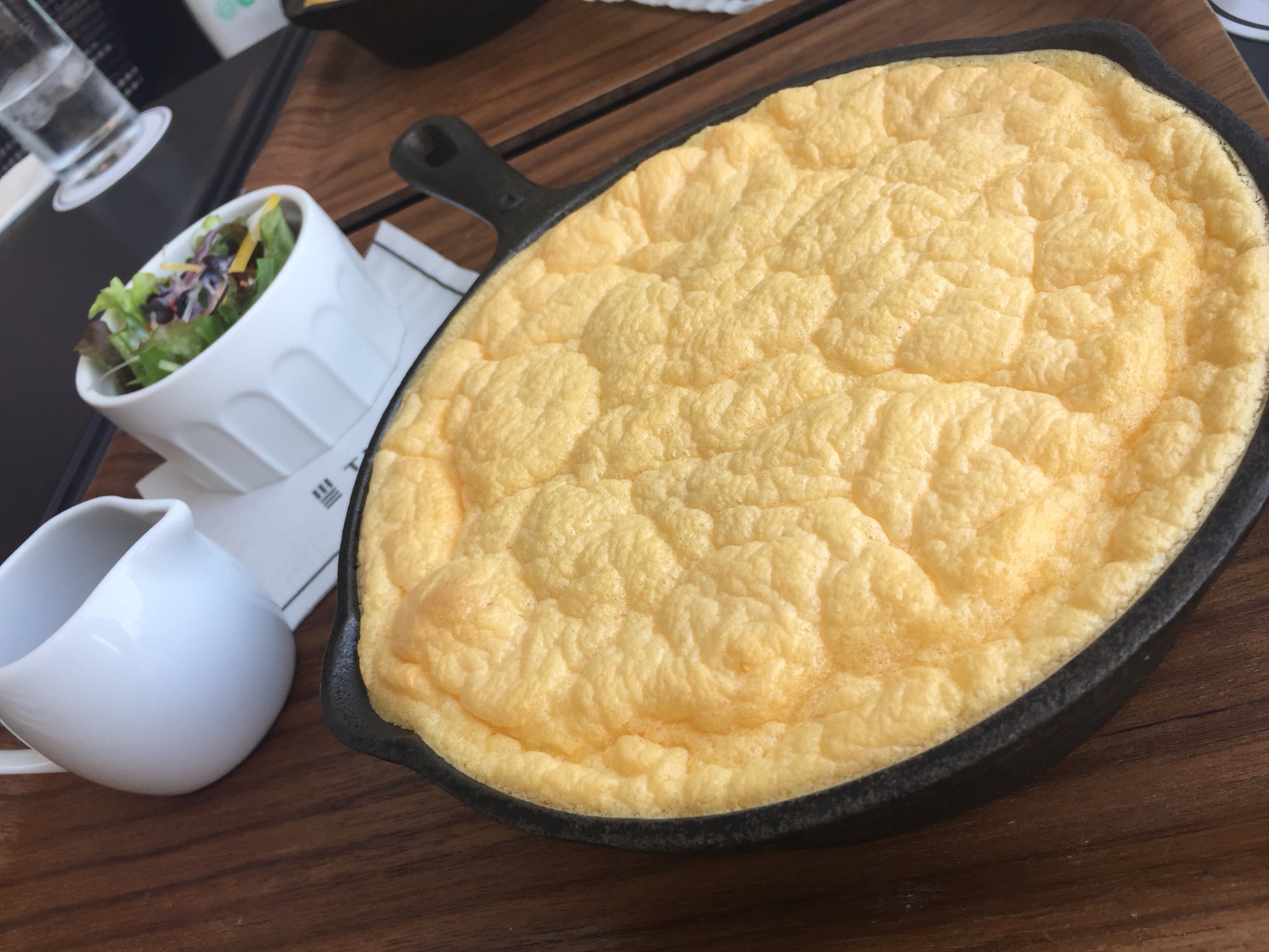 טוויטר 甲南女子大学 非 公認サークル Ishikihikui בטוויטר 西梅田 The 33 Tea And Bar Terrace 昨日は書記もオムライスを食べました 梅田のビルの33階にあります 絶景を眺めながら食べるスフレオムライスは最高でした 他にもランチメニューやデザートなど