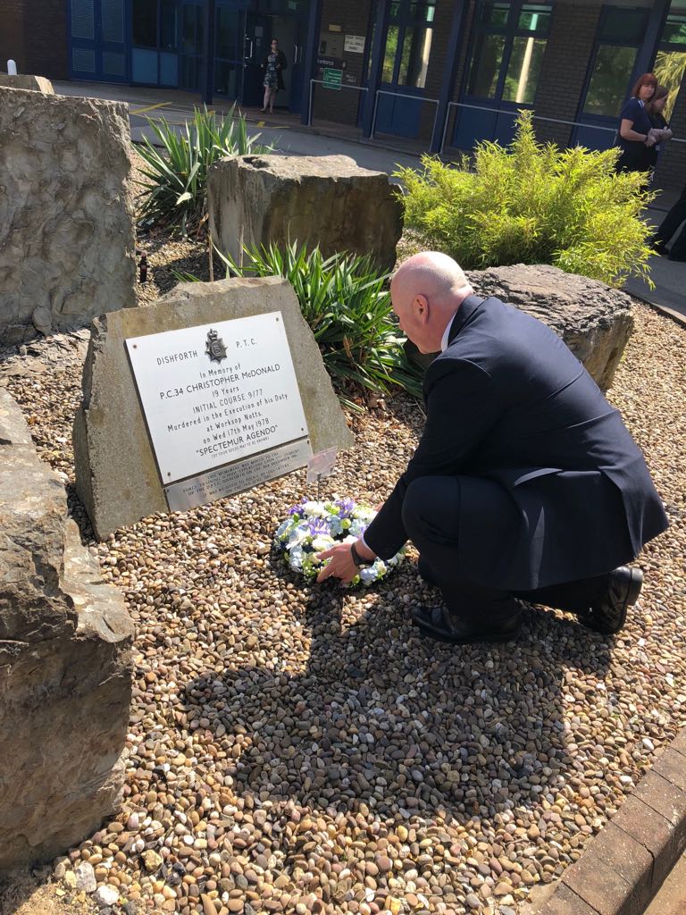 kennyfritz2146's tweet photo. Had the honour of laying a wreath in memory of PC Christopher McDonald. He was 19 yrs old when murdered in the execution of his duty 40 yrs ago today. RIP. https://t.co/3VoJ4PkwWD