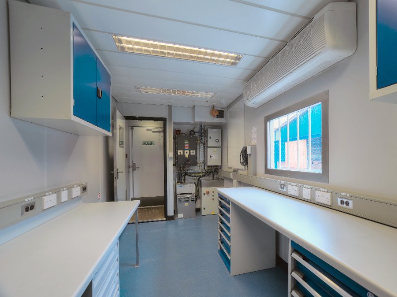 OEG_EnergyGroup's tweet photo. A60 Engineering Cabins can be outfitted to perform any number of functions to suit your exact project requirements.  Available for sale and rental. #Decommissioning #DiveControl #WellServices #Laboratories #LeakTest #Workover See more - https://t.co/F4uQOOvlLu https://t.co/0LtTX73Oke