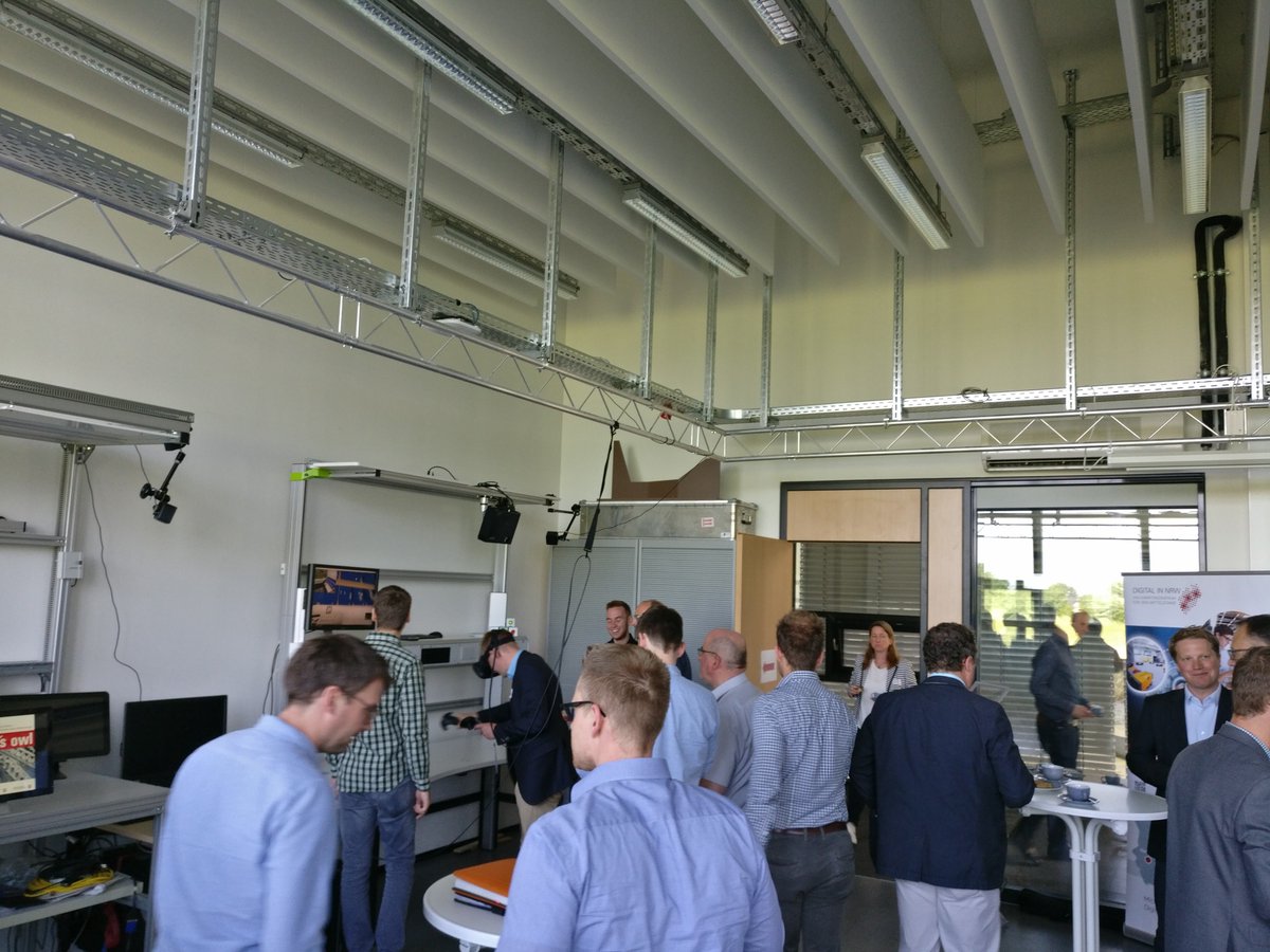 digitalinnrw's tweet photo. Neben interessanten Vorträgen über #Robotik und #Simulation haben die Teilnehmer des Fachgesprächs heute auch die Gelegenheit Anwendungen aus der Industrie im #Transferlabor des #CoRLab bei leckerem Kaffee und Kuchen live zu erleben. #ViProSim #CITEC @unibielefeld https://t.co/5Tpj3jfFz1