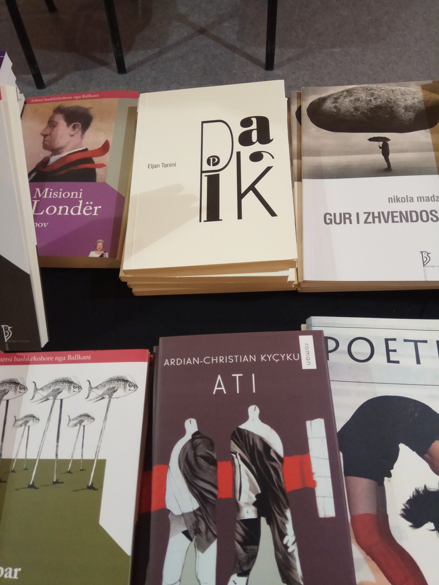 EljanTanini's tweet image. #ditenetetelibrit 16-20 Maj 🐨#Tirana lumturohet me libra ☀📚 Poema ime #papik' gjendet atje ku u botua në vitin 2016, te #BotimetPoeteka 🐦#eljantanini #muzeuhistorikkombetar #klikekspogroup #poetekaabania 😊 Çdo kopje e librit, ka 1 dedikim personal (të ndryshëm) për lexuesin