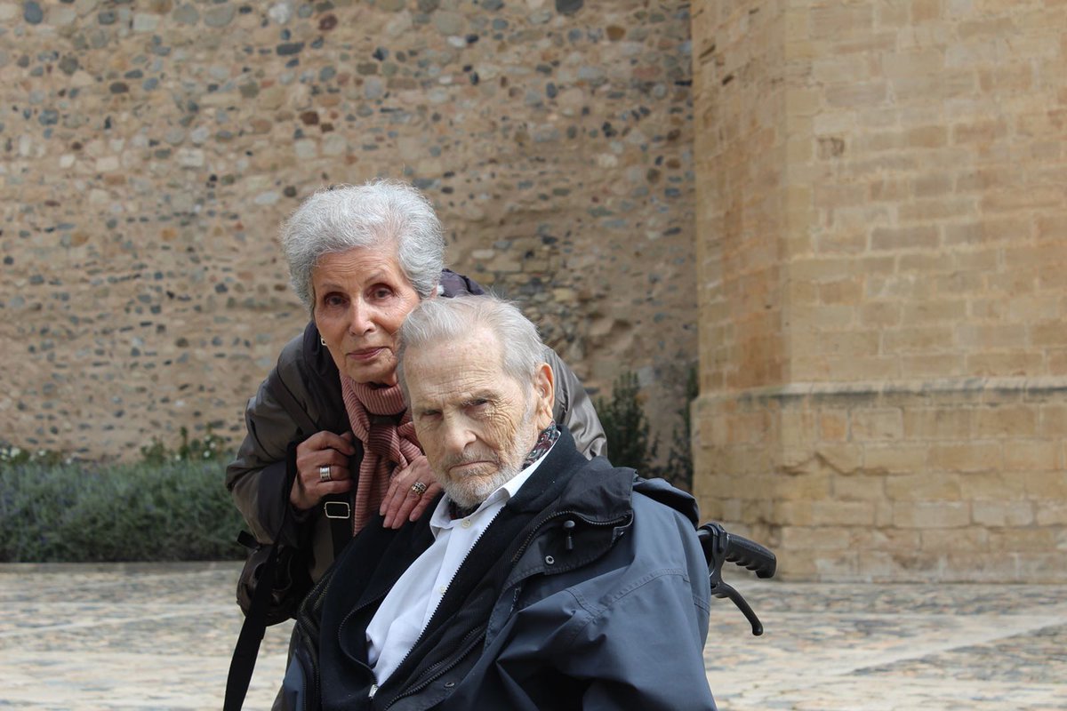 Gràcies, pares, per tot. Pare, sé que em demanaries que serveixi el nostre país amb totes les meves forces; mare, el teu suport m'encoratja cada dia.