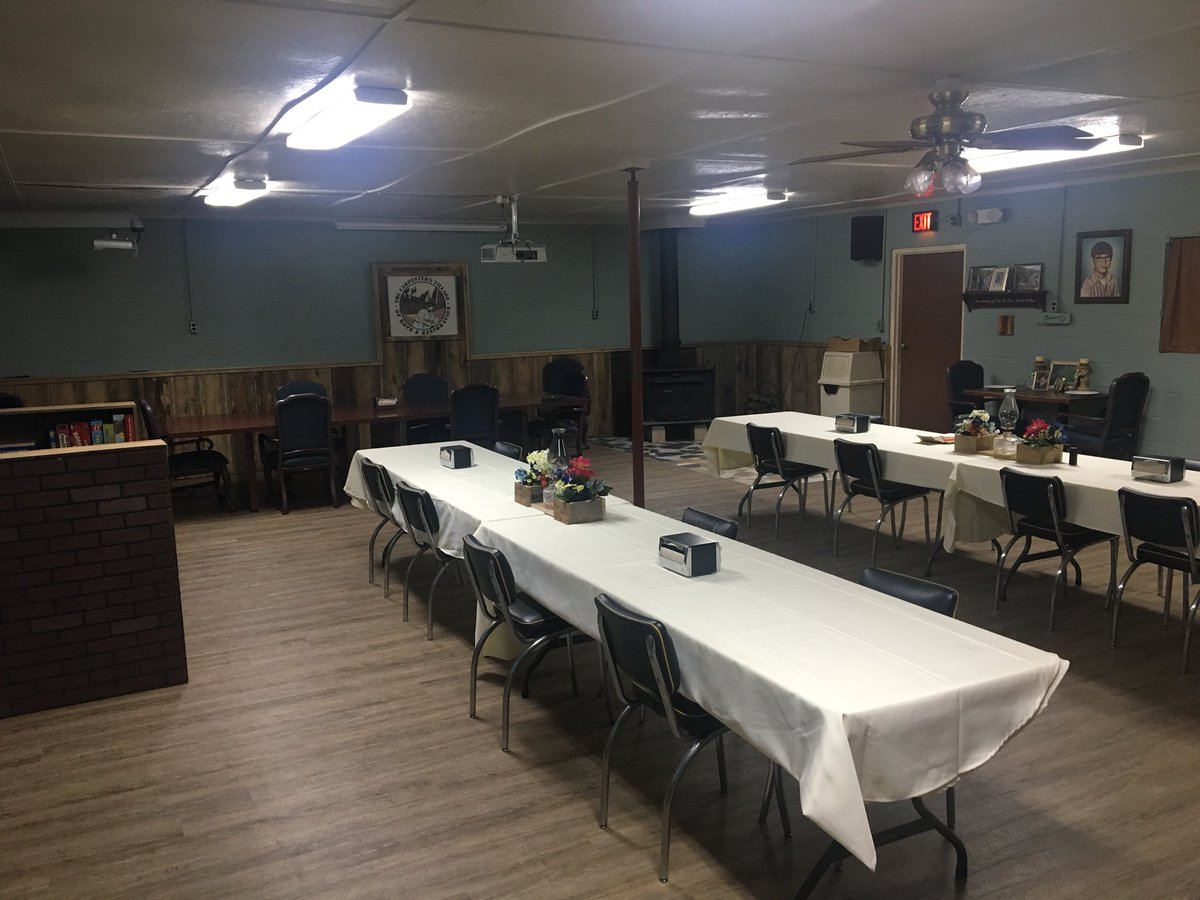 FMBC_Youth's tweet photo. You can register for Summer Advance, July 5-8, online at link in profile or https://t.co/i4X4QU0NXc $90 total, pay $45 by June 1 to reserve your spot. Hope to see you there! #summeradvance #buildbeds #lovepeople #FMBCyouth https://t.co/3ahix3Txj6