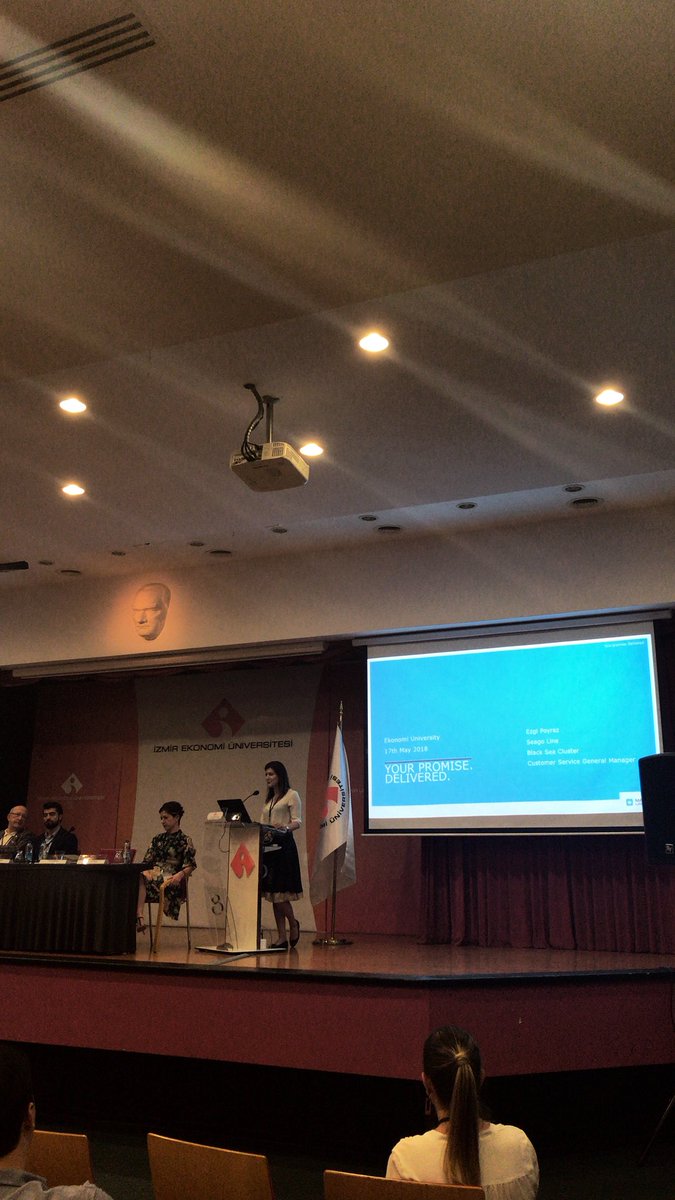 Maersk Line’dan Ezgi Poyrazın sunumu ile devam ediyoruz 👏🏻 #iuelogistics18