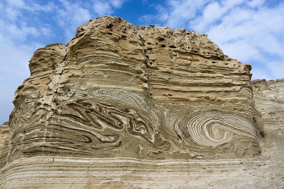 jaimessincioco's tweet photo. Seismites, Lisan formation of deformed interclast soft-sedimentary structures formed by earthquakes near the time of initial deposition that help to understand the earthquake history of the Dead Sea basin - Learning Geology/John Zana's Photo #Seismites #DeadSea #LisanLake https://t.co/bBzCF9S55M