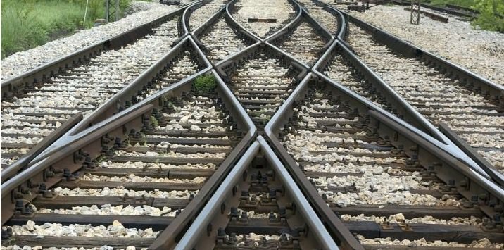 MER advies openbaar! De onafhankelijke adviescommissie van de regering ondersteunt pleidooi van Vught extra maatregelen te onderzoeken die geluid- en trillinghinder beperken ow.ly/7xKC30k2OK4
