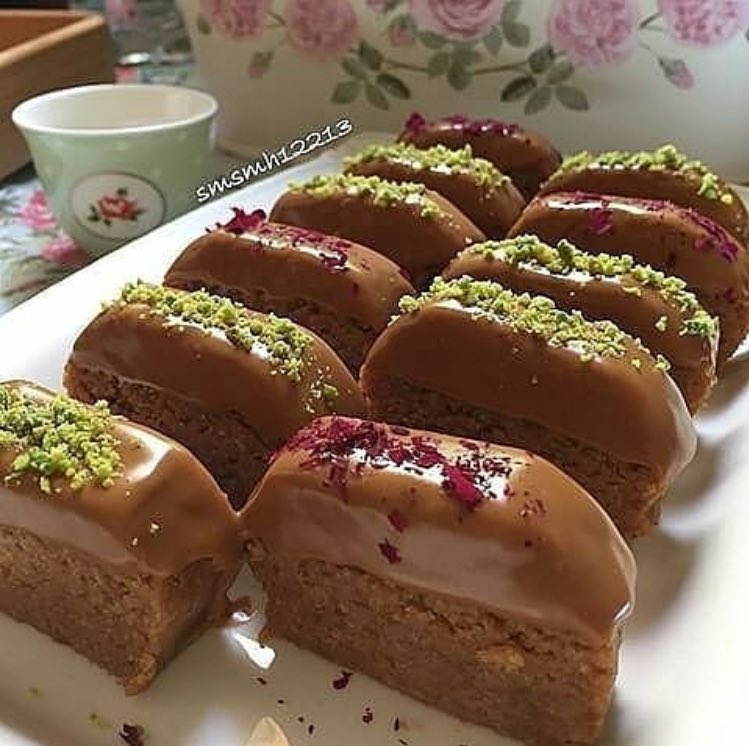 wka86's tweet photo. (حلقات اللوتس)
كوبين بسكوت اولكر مطحون
كوب بسكوت دايجستيف مطحون خشن
كوب بسكوت لوتس مطحون خشن
يضاف اليها..
نص كوب لوتس مذوب
نص كوب حليب مكثف
علبه قشطه
تخلط ويمسح القصدير بشوي زيت وتوضع ع القصدير
وتشكل اسطوانه وتغلف ..توضع بالفريزر نص ساعه
تقطع حلقات ويغمس جزء منها بلوتس مذوب https://t.co/NxiniPtRrh