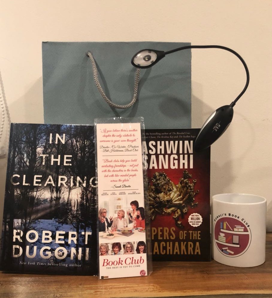 iamsonalibendre's tweet photo. Not only did the audience leave with warm fuzzy feelings,they also walked away with this wonderful hamper!Thank you @WestlandBooks for #KeepersOfTheKalachakra by @ashwinsanghi &amp; #InTheClearing by @robertdugoni, &amp; @PicturesPVR for the perfect accessories! #PVRxSBCBookClubPremiere https://t.co/SX090BCbKZ