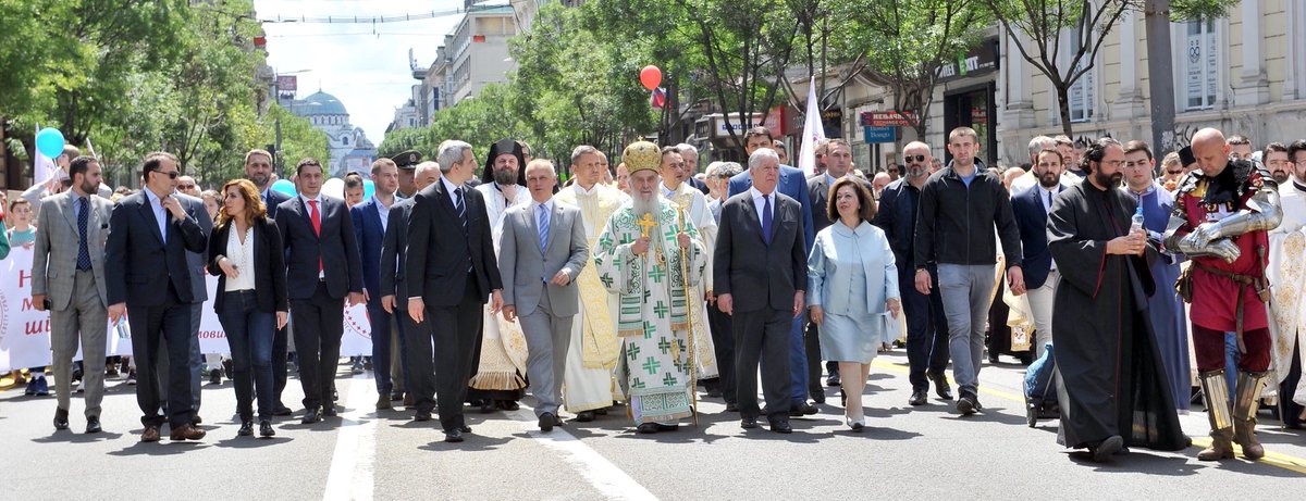 Светом архијерејском литургиjoм у Вaзнeсeњскoj цркви и свечаном литиjoм цeнтрaлним грaдским улицaмa дaнaс je oбeлeжена градска слава Вaзнeсeњe гoспoдњe – Спaсoвдaн.