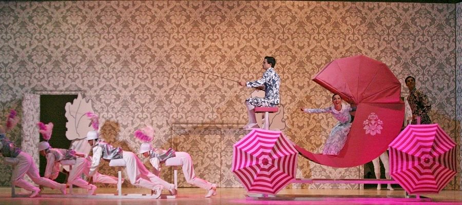 RegioParma's tweet photo. La #cenerentola del @BallettodiMilan è estrosa anche nella scelta musicale che preferisce #Rossini alla consueta partitura di #Prokof’ev.
#AlRegio il 24 e 25 maggio: https://t.co/ShfqHElPL7 https://t.co/IAj3kUClfz
