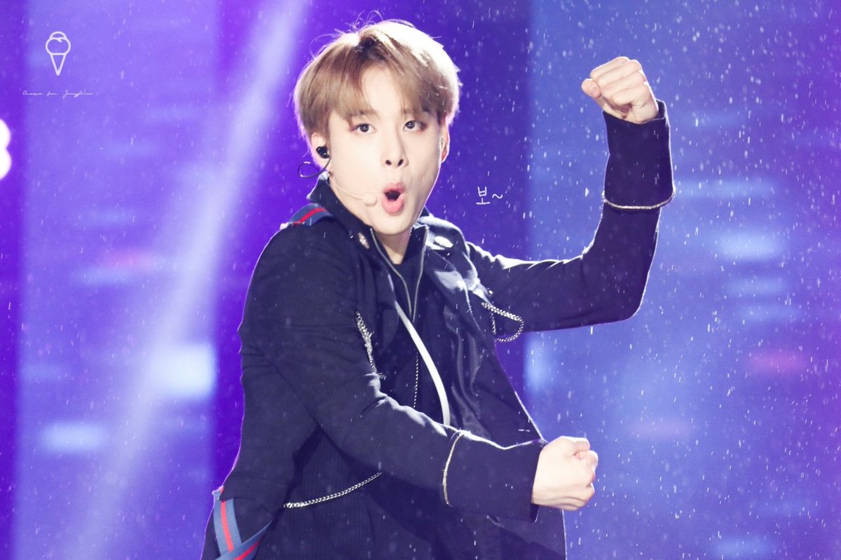 cream__9802's tweet photo. 180512 드림콘서트 🌟
🎼  보~ 스 ~ 
#정우 #JUNGWOO #NCT #NCT2018 #NCT_U https://t.co/oAEqdE5W9U