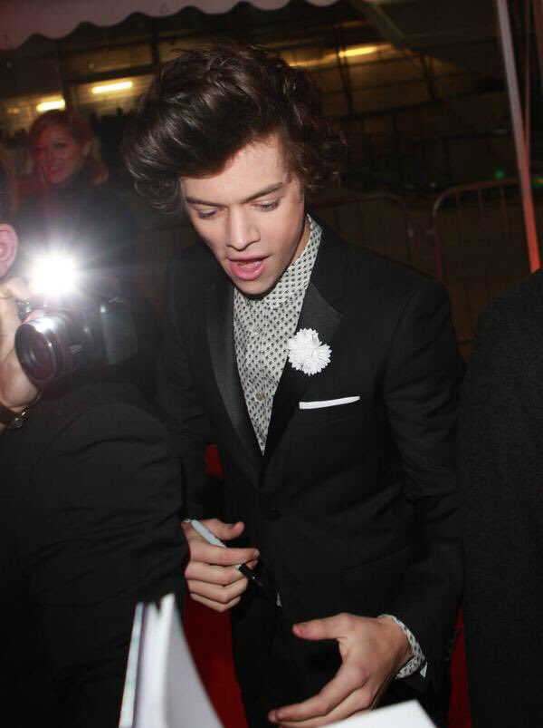 hq harry pics tweet media