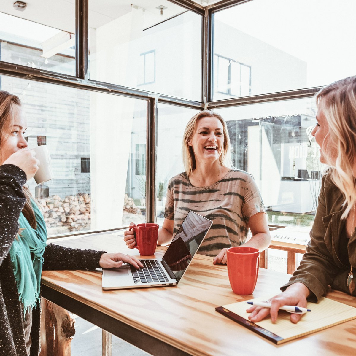Who says you can't have fun during meetings? One easy way to bring the energy 👉🏻group work! Read the full post for 3 more actionable tips to save boring meetings. 

ow.ly/6cGm30k2qaC